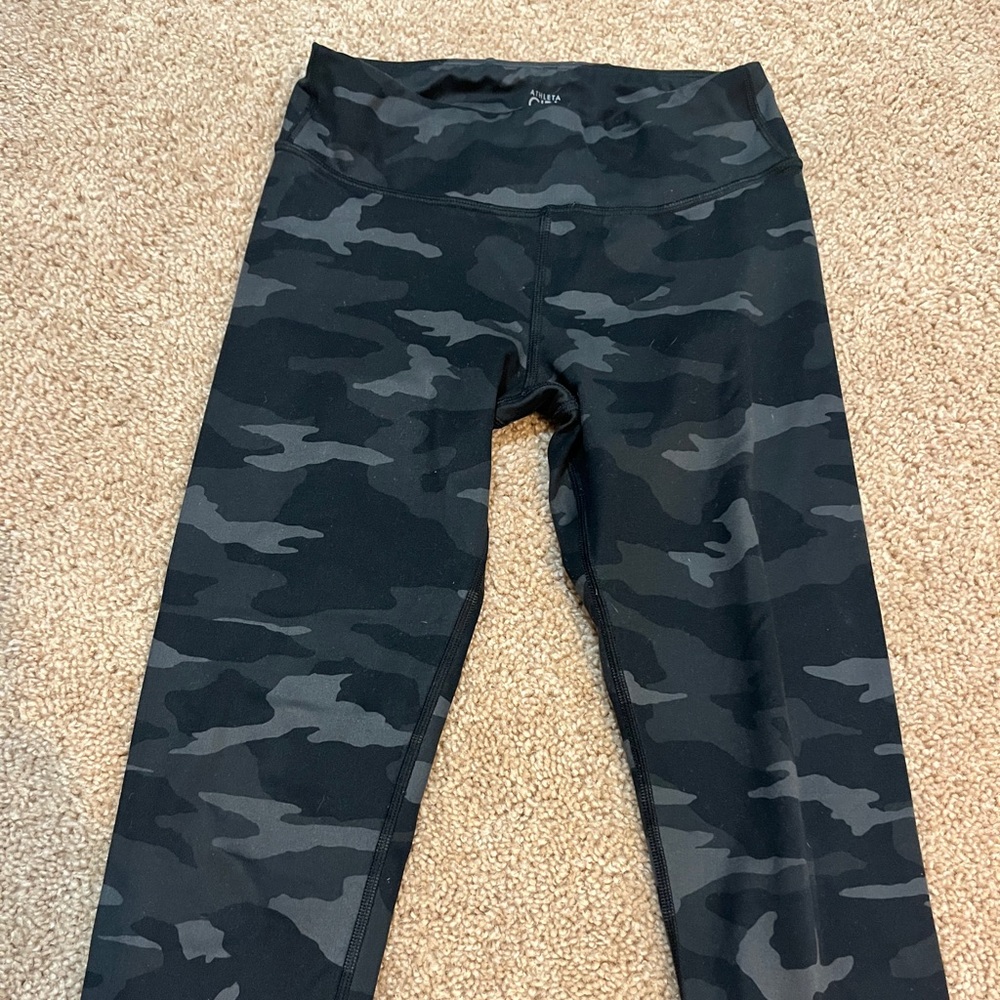 Athleta Girl Leggings, cropped camp print. Size L (12).